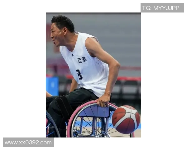 姚明畅游阳朔山水之间感受自然之美与篮球精神的完美结合