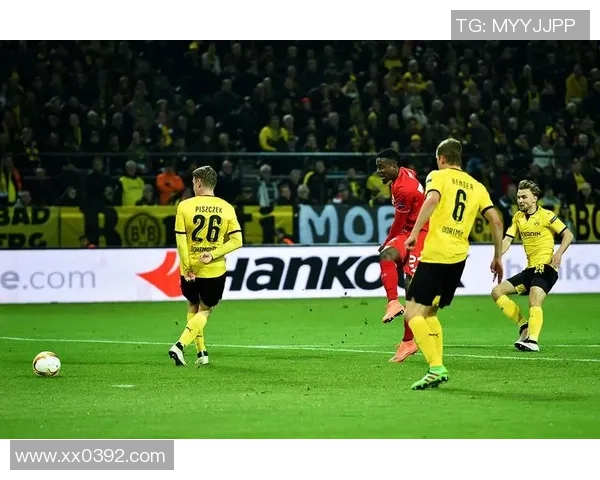 欧联杯曼联大胜多特蒙德补时绝杀引发全场狂欢与转会传闻热议